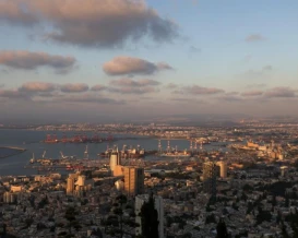 بالإضافة للنفط.. حرب إيران تغلق صنبور مادة مهمة للعالم