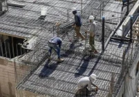 إسرائيل توقف استقدام عمال البناء الأجانب
