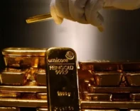 الذهب يحافظ على مكاسبه ويرتفع 2.2%