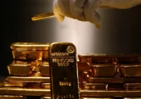 الذهب يحافظ على مكاسبه ويرتفع 2.2%