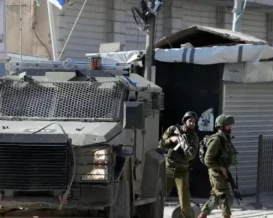 الاحتلال يعتقل أربعة عمال في بيت عنان ويقيم حاجزًا عسكريًا في المنطقة