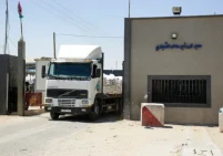 الاقتصاد تنشر إحصائية حركة الشاحنات الواردة عبر المعابر
