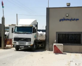 الاقتصاد تنشر إحصائية حركة الشاحنات الواردة عبر المعابر