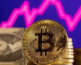 بيتكوين ترتفع بأكثر من 10%  بعد انحسار موجة بيع عالمية