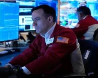 وول ستريت تسجل مستويات قياسية جديدة مع ترقب تطورات حرب إيران