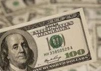الدولار ينخفض إلى أدنى مستوياته في أسبوع