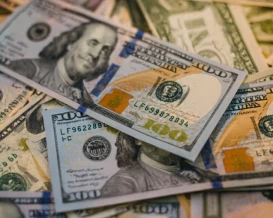 تراجع سعر الدولار مقابل الشيكل يضغط على المساعدات ويُربك الاقتصاد الفلسطيني