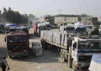 285 شاحنة دخلت إلى قطاع غزة الأربعاء