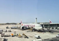 قطر تعلن استئناف جزئي للملاحة الجوية وتشغل رحلات إجلاء وشحن