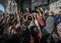 الخبز في العلالي.. ارتفاع كبير في سعر الطحين بغزة