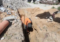 بلدية النصيرات تنفذ أعمال صيانة لشبكات صرف صحي متضررة