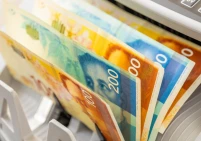 تقرير يكشف عن أسباب  الاعتماد الواسع على النقد في فلسطين