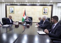 مصطفى يبحث تعزيز توريد الأدوية في ظل الأزمة المالية