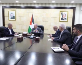 مصطفى يبحث تعزيز توريد الأدوية في ظل الأزمة المالية