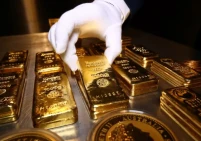 الذهب يواصل الهبوط لليوم الثالث على التوالي