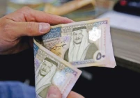 اختلال نقدي في غزة بفعل الحرب.. الدينار الأردني فائض عن الحاجة