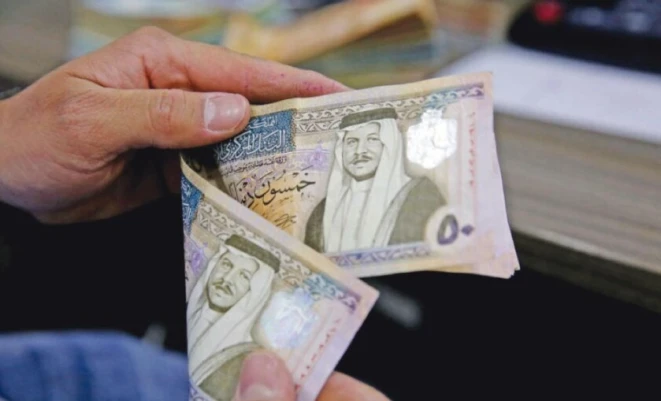 اختلال نقدي في غزة بفعل الحرب.. الدينار الأردني فائض عن الحاجة