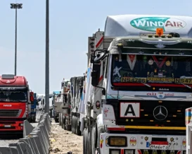 4 شاحنات فقط دخلت قطاع غزة اليوم السبت