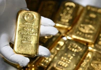 سعر الذهب يهبط مع التركيز على محادثات أمريكا وإيران وقرارات بنوك مركزية