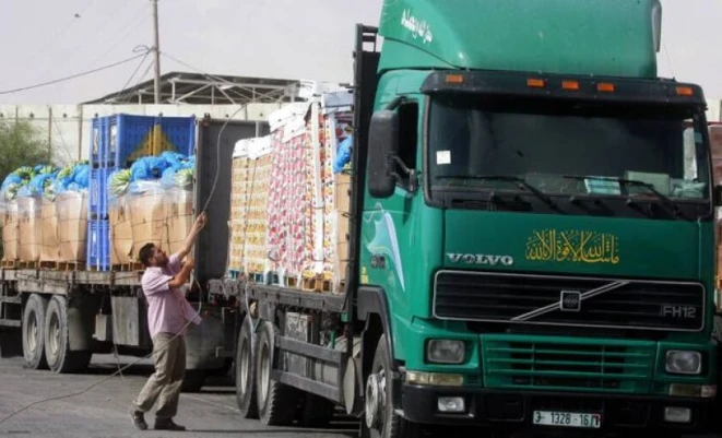 بالأرقام.. الاقتصادية ترصد انخفاض الشاحنات الواردة إلى غزة في مارس بنسبة 63%