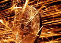 بيتكوين تقاوم ضغوط البيع وترتفع بشكل طفيف