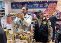 توقيف 7 تجار بالمحافظة الوسطى لعدم التزامهم بتعسيرة الجهات المختصة