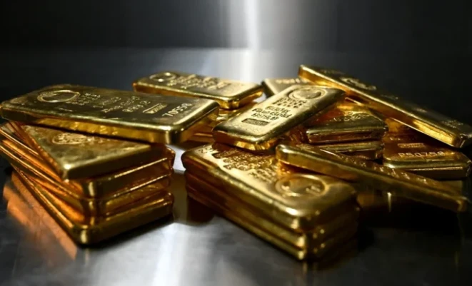 الذهب يهبط 2% ويتجه لتسجيل ثالث خسارة أسبوعية متتالية