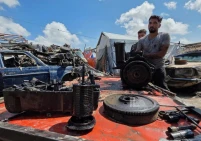 نقص الإطارات وقطع الغيار يشل الحياة في غزة