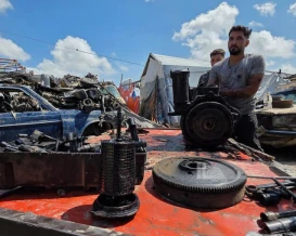 نقص الإطارات وقطع الغيار يشل الحياة في غزة