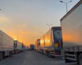 866 شاحنة دخلت غزة الأسبوع الماضي وتراجع ملحوظ في كميات الوقود