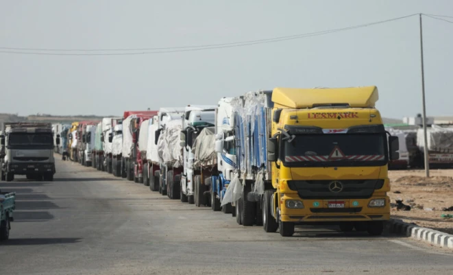 دخول 312 شاحنة محملة بالبضائع والمساعدات إلى غزة الخميس