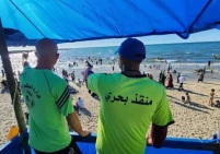 غزة.. وزارة العمل تصرف رواتب 200 منقذ بحري