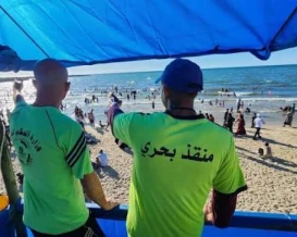 غزة.. وزارة العمل تصرف رواتب 200 منقذ بحري