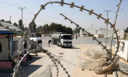 كيف أثرت حرب ايران سلبياً على حركة البضائع والسكان بغزة؟