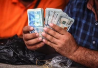 الكاش يتحول إلى عبء في غزة.. عمولات تصل إلى 10% لتحويل النقد إلى رصيد إلكتروني