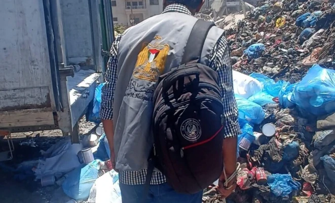 الاقتصاد الوطني ومباحث التموين تتلفان أكثر من 3 أطنان من الأغذية الفاسدة بغزة