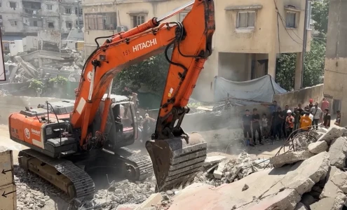 بإمكانات محدودة.. حفار وحيد يصارع الركام لانتشال 8500 جثمان في غزة
