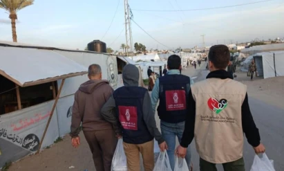 بنك فلسطين وجمعية عطاء فلسطين يوزعان وجبات إفطار للأسر المتضررة في غزة "