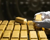 الذهب يهبط 2.4% ويتجه لثالث خسارة أسبوعية