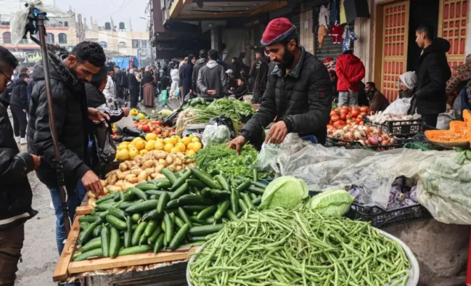 جمعية رجال الأعمال تحذر من ارتفاع أسعار السلع في غزة بسبب محدودية الكميات