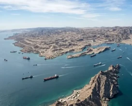 اتصالات لإعادة فتح مضيق هرمز وتنسيق عربي مستمر لاحتواء التصعيد