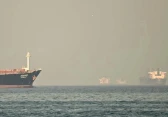 ناقلات نفط تمر عبر مضيق هرمز