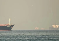 شركات شحن توقف مرور سفنها عبر مضيق هرمز