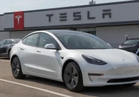 "تسلا" تضيف "Grok" إلى أنظمة سياراتها في أوروبا