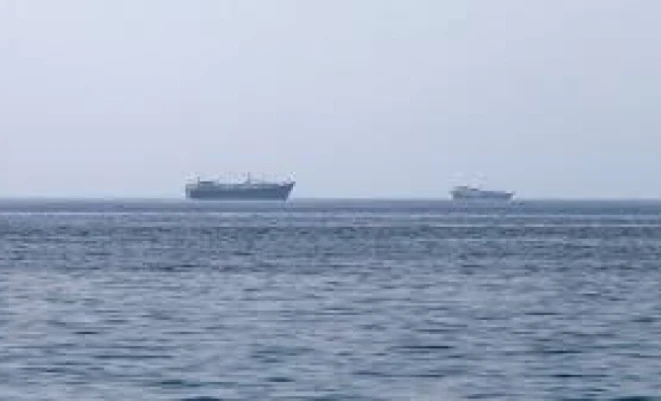 تراجع حركة الناقلات عبر مضيق هرمز بنسبة 90%