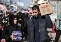 واقع اقتصادي هش وتآكل الرواتب.. ارتفاع الشيكل يزيد الضغط على الغزيين