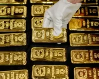 الذهب يتراجع بعد بلوغه أعلى مستوى في أكثر من شهرين