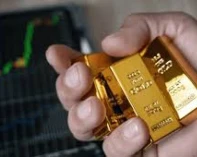 الذهب يتراجع مع صعود الدولار