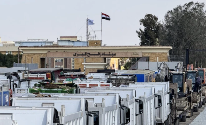 لجنة إدارة غزة تتفقد معبر رفح ومراكز المساعدات في العريش