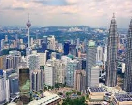 الحرب تهز آسيا والأموال الأجنبية تتدفق إلى ماليزيا